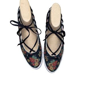 New Super cute Converse Rina Bloom shoes, flower patterned flats with laces sz 9